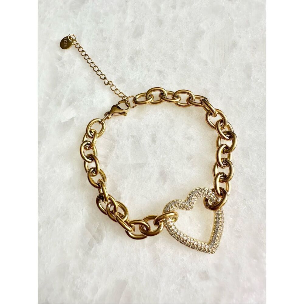 Gold chain-link bracelet with cubic zirconia heart 